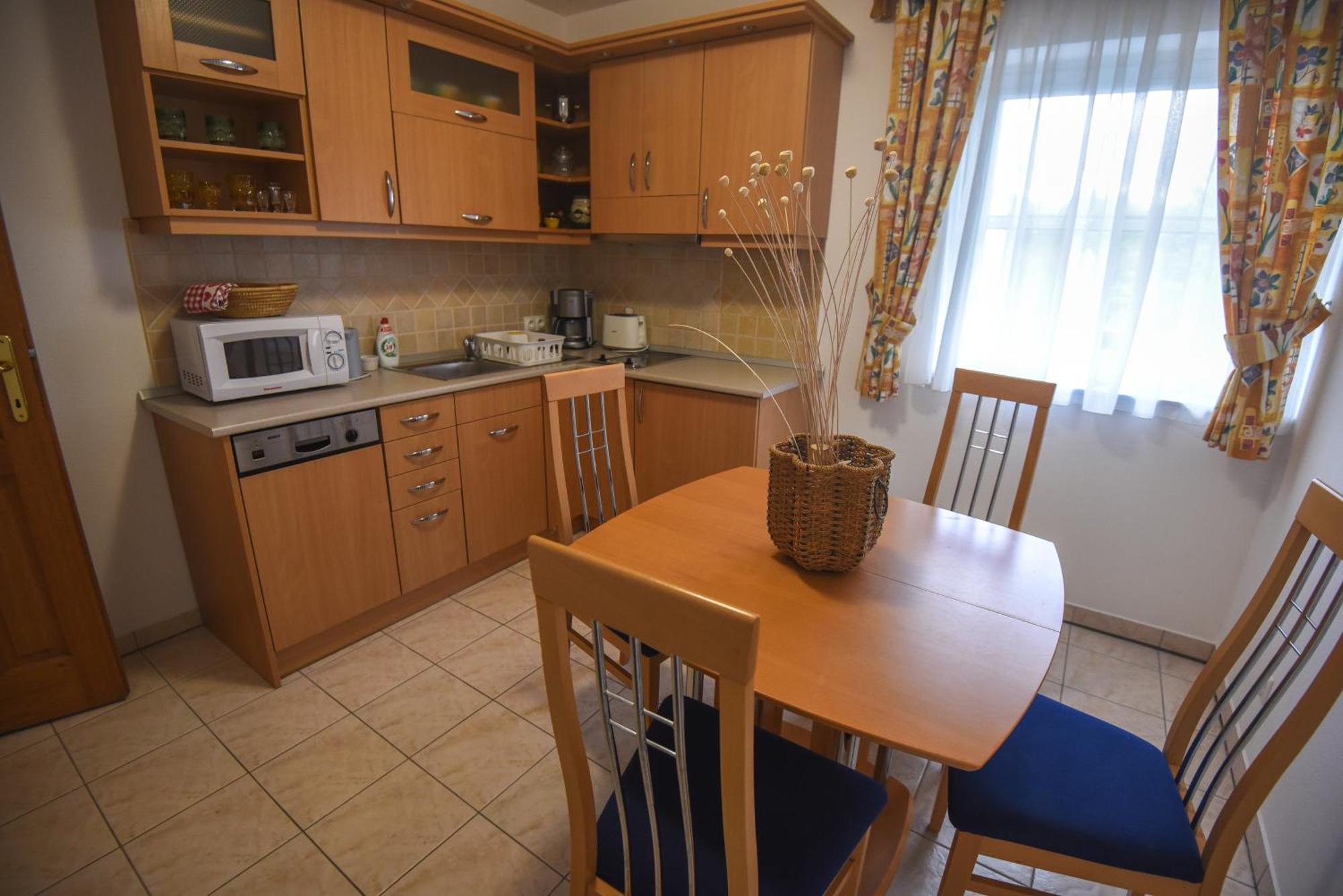 Amore Apartmanhaz Siofok Exterior photo